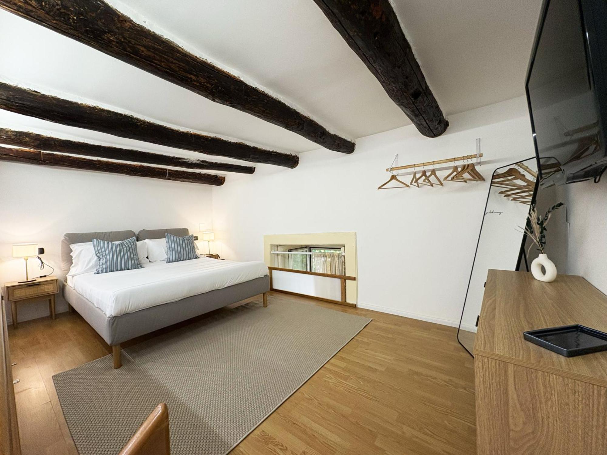 Blue Rattan - Toledo Apartment Naples